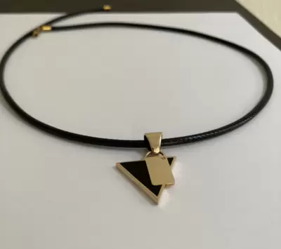 Ciondolo triangolo brevettato in bronzo con diamante - Design Gianfranco Quartaroli  