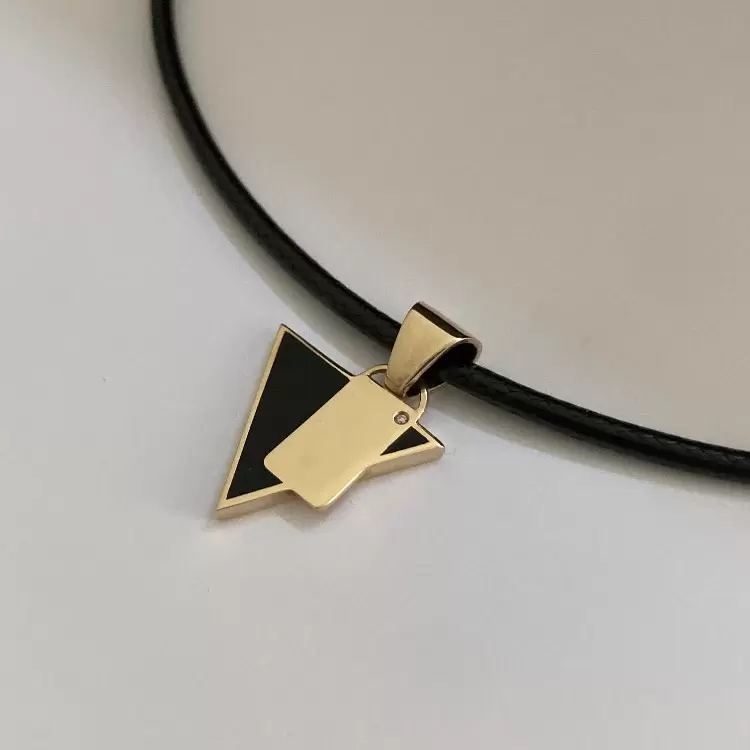 Ciondolo triangolo brevettato in bronzo con diamante - Design Gianfranco Quartaroli   
