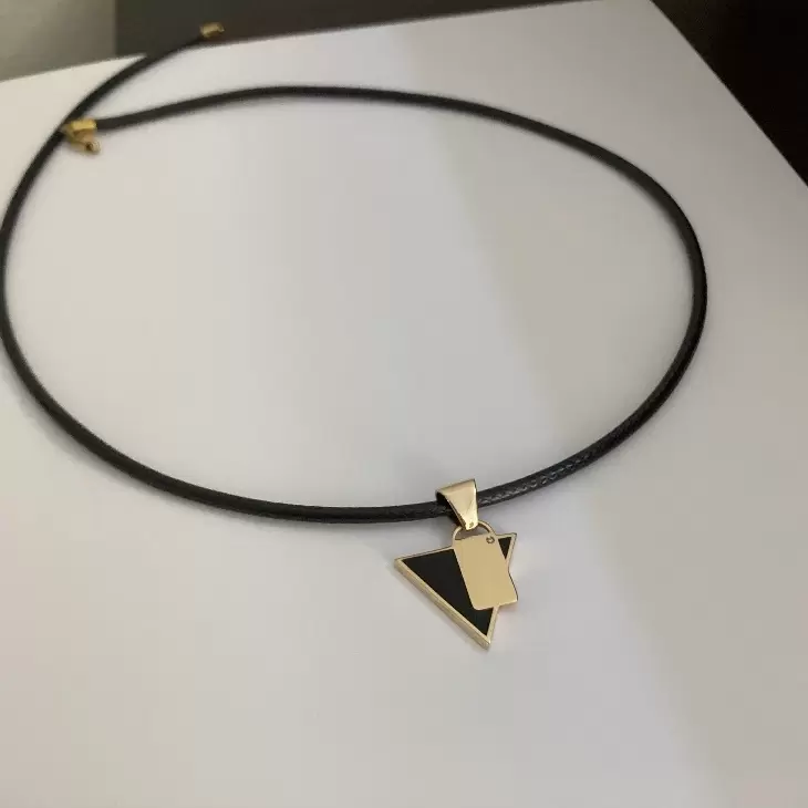 Ciondolo triangolo brevettato in bronzo con diamante - Design Gianfranco Quartaroli   