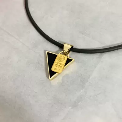 Patented triangle pendant in 18kt gold with Mario Villa ingot in 999.9 gold 