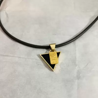 Patented triangle pendant in 18kt gold with Mario Villa ingot in 999.9 gold 