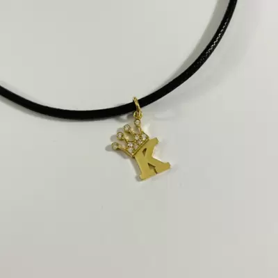 Ciondolo charm Iniziale K in oro 750 con Corona e Diamanti 