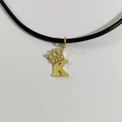 Ciondolo charm Iniziale K in oro 750 con Corona e Diamanti 