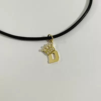 Ciondolo charm Iniziale D in oro 750 con Corona e Diamanti 