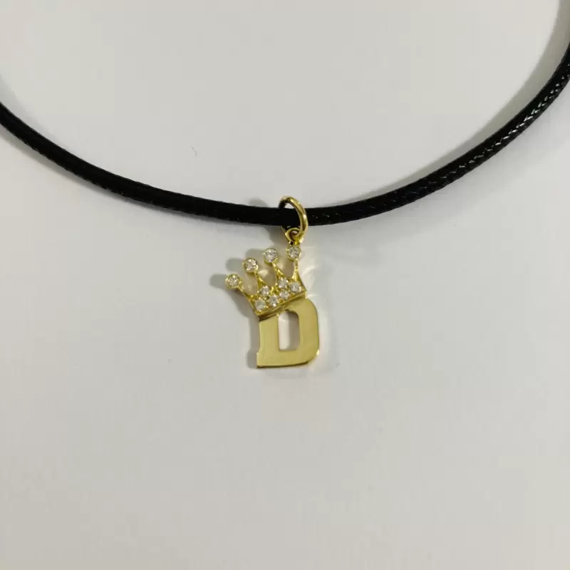 Ciondolo charm Iniziale D in oro 750 con Corona e Diamanti