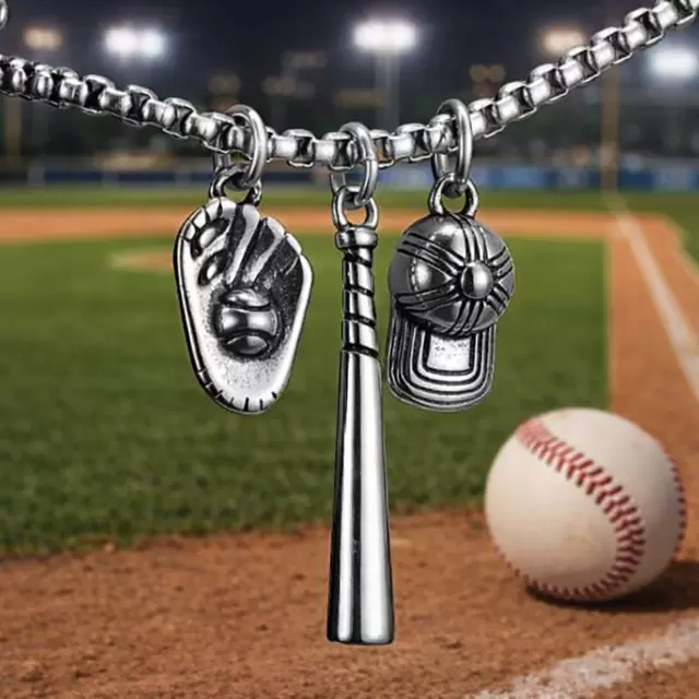 Collar de acero con colgantes de béisbol  