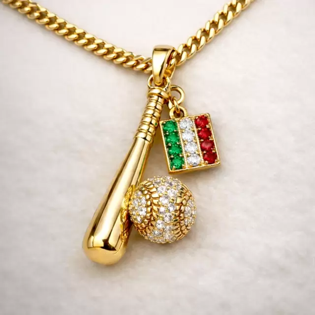 Collar de Bate y Pelota de Béisbol de Oro de 18 Quilates con Diamantes y Bandera de Italia  