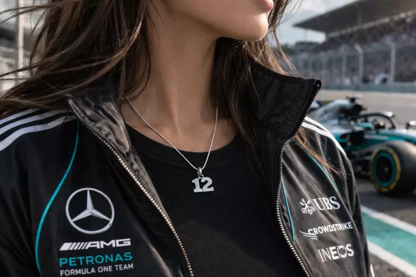 Colgante número 12 de acero  