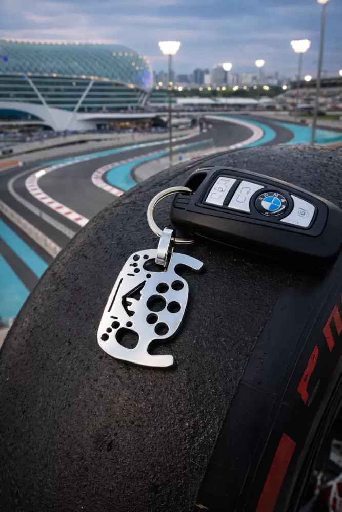 Portachiavi personalizzabile Volante F1 in acciaio con silhouette circuito Yas Marina  