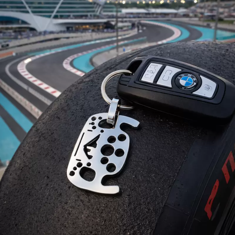 Portachiavi personalizzabile Volante F1 in acciaio con silhouette circuito Yas Marina