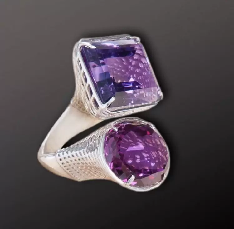 Anel Contrarié em prata de lei e ametistas naturais  