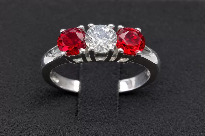 Anello trilogy in argento 925 con zirconi colori bandiera Monaco  