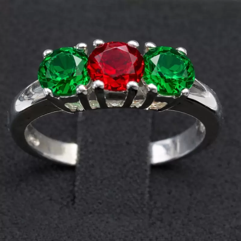 Anel trilogia em prata de lei 925 com pedras coloridas da bandeira portuguesa