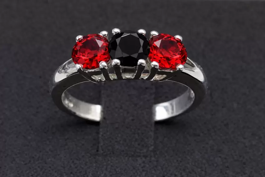 925 Sterling Silber Trilogie Ring mit roten Zirkonen  