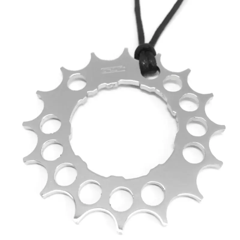 Pendentif couronne de vélo en acier diamètre 5 cm